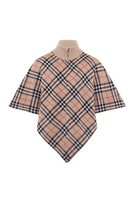 cape-beige-en-tricot-avec-fermeture-eclair