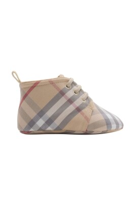 chaussures-plates-beige-a-lacets