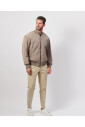 beige-jassen-met-logodetail