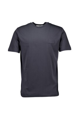 grey-t-shirt-fashion-model