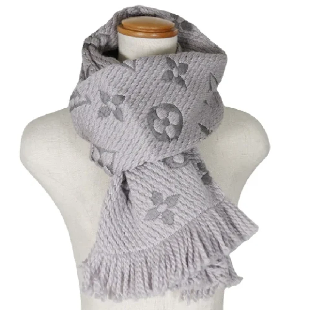 Louis Vuitton Vintage Pre-owned Wool scarves Gray Dames