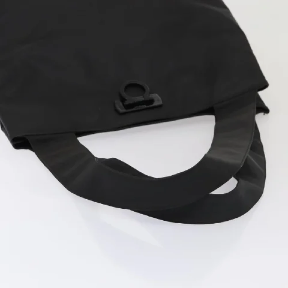 Salvatore Ferragamo Pre-owned Nylon totes Black Dames