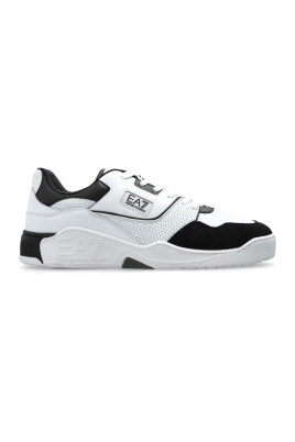 sports-shoes-with-logo
