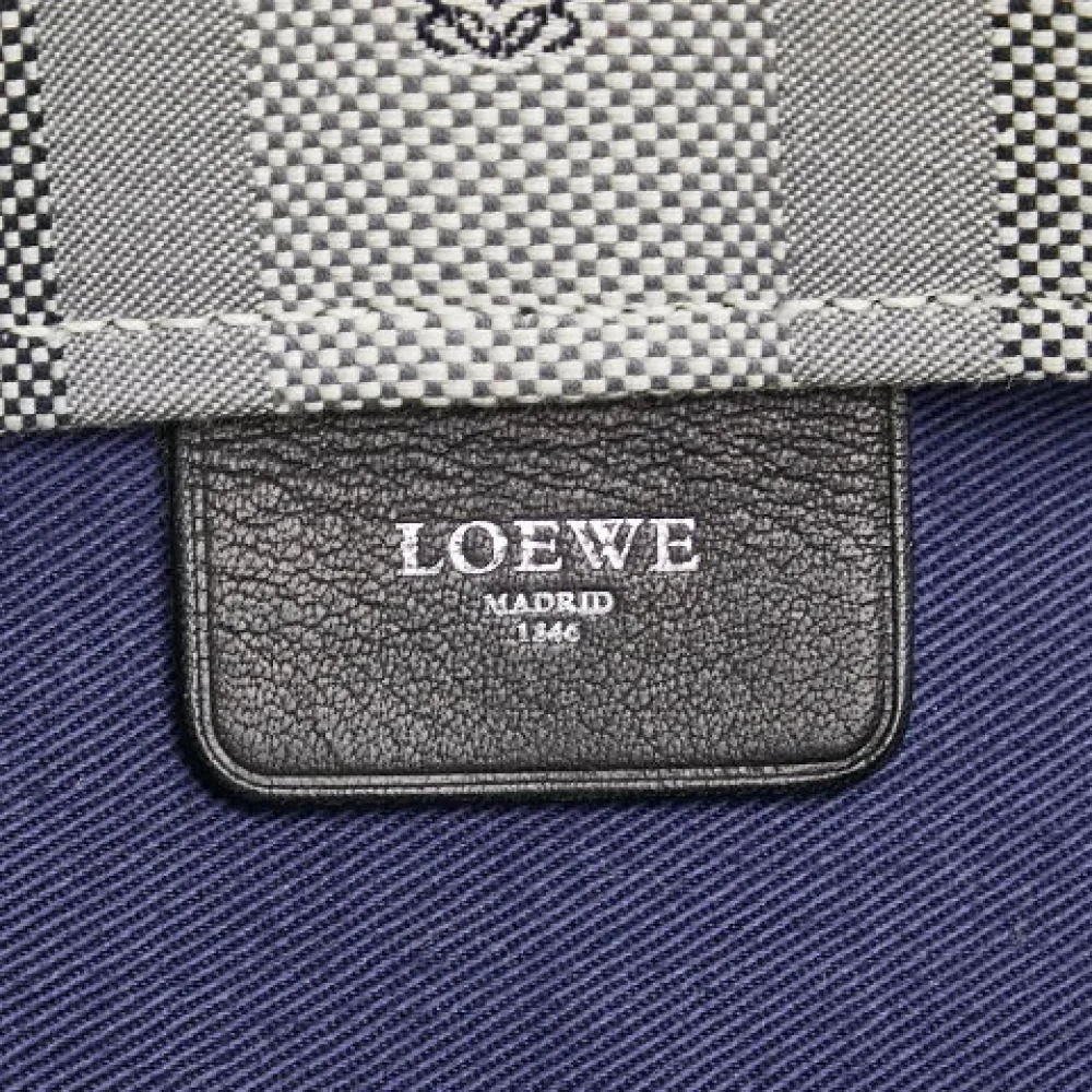 Loewe Pre-owned Canvas handbags Gray Dames