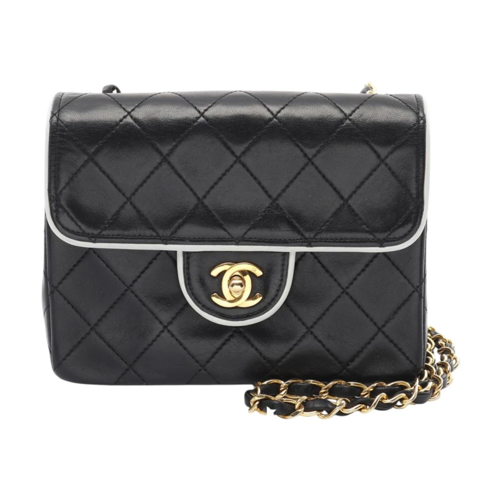 Chanel Vintage Women's Black Pre-Owned Vintage Quilted Flap Bag