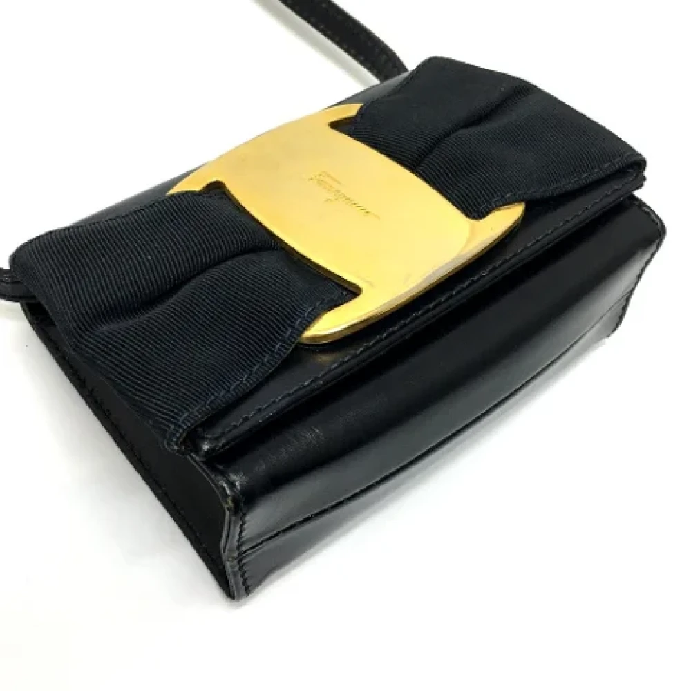 Salvatore Ferragamo Pre-owned Leather shoulder-bags Black Dames