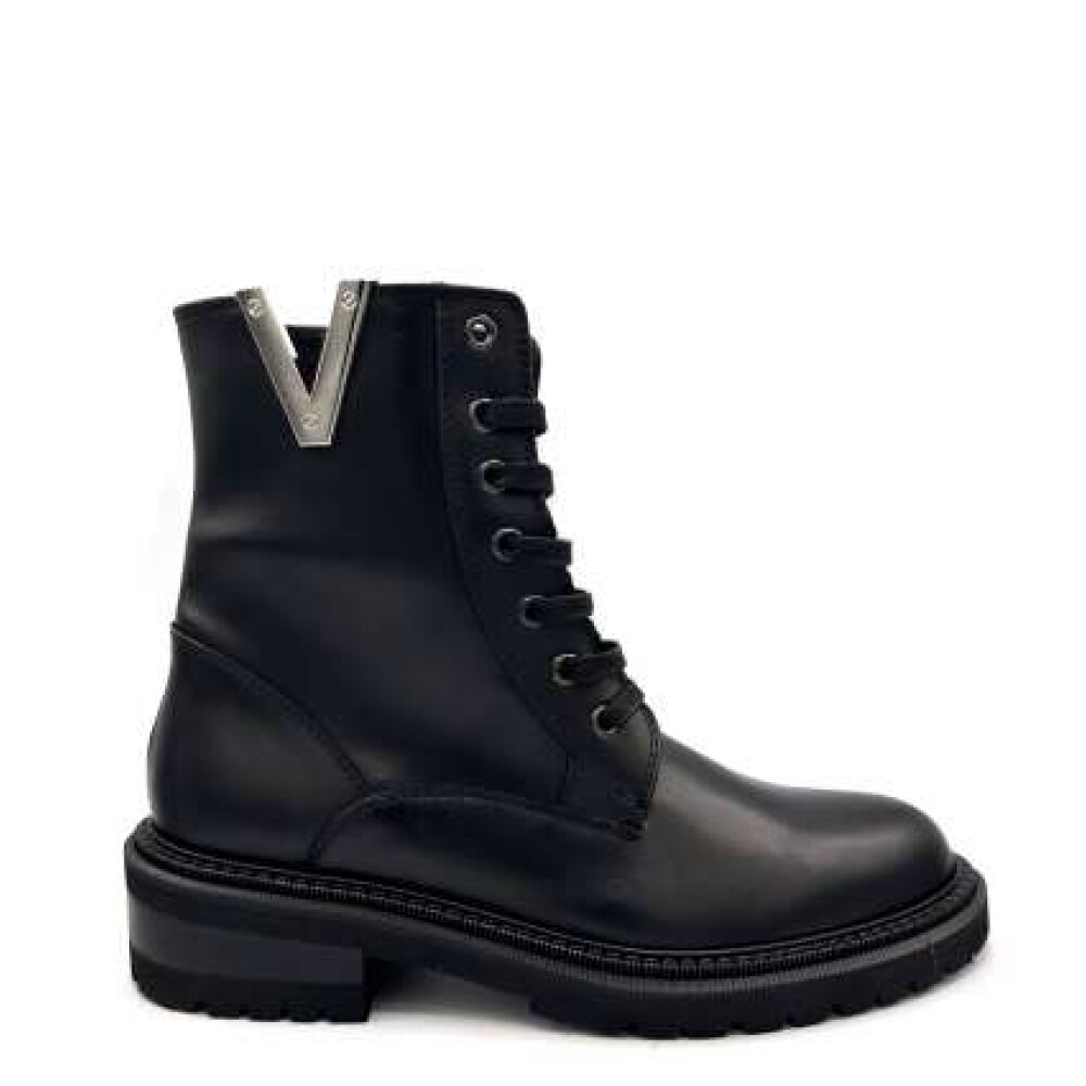 Shop fashion from Via Roma 15 online at Miinto