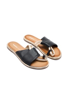 sandales-plates-en-cuir-avec-detail-metallique
