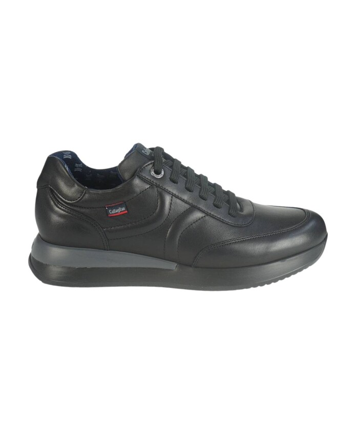 sneakers-en-cuir-avec-semelle-en-caoutchouc-brevetee