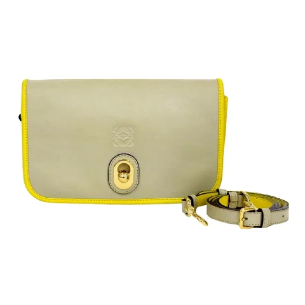 Loewe Pre-owned Leather clutches Beige Dames