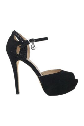 black-flat-sandals-by-roma