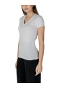 t-shirt-blanc-en-coton-a-col-en-v
