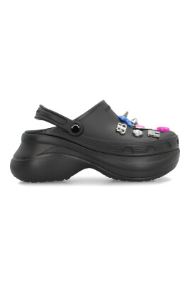 rubber-clogs-with-jibbitz-charms