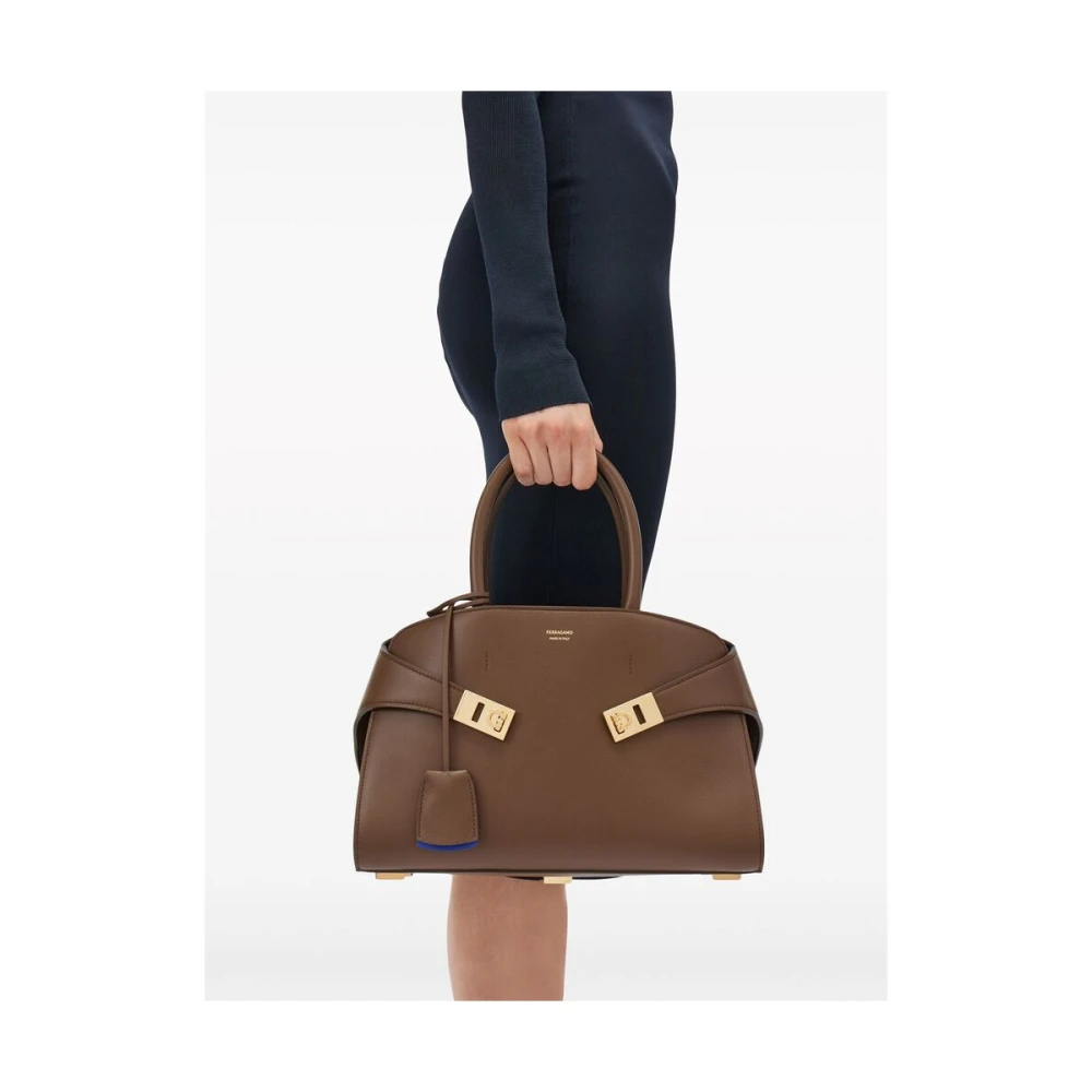 Salvatore Ferragamo Taupe Leren Handtas met Gancini Slot Brown Dames