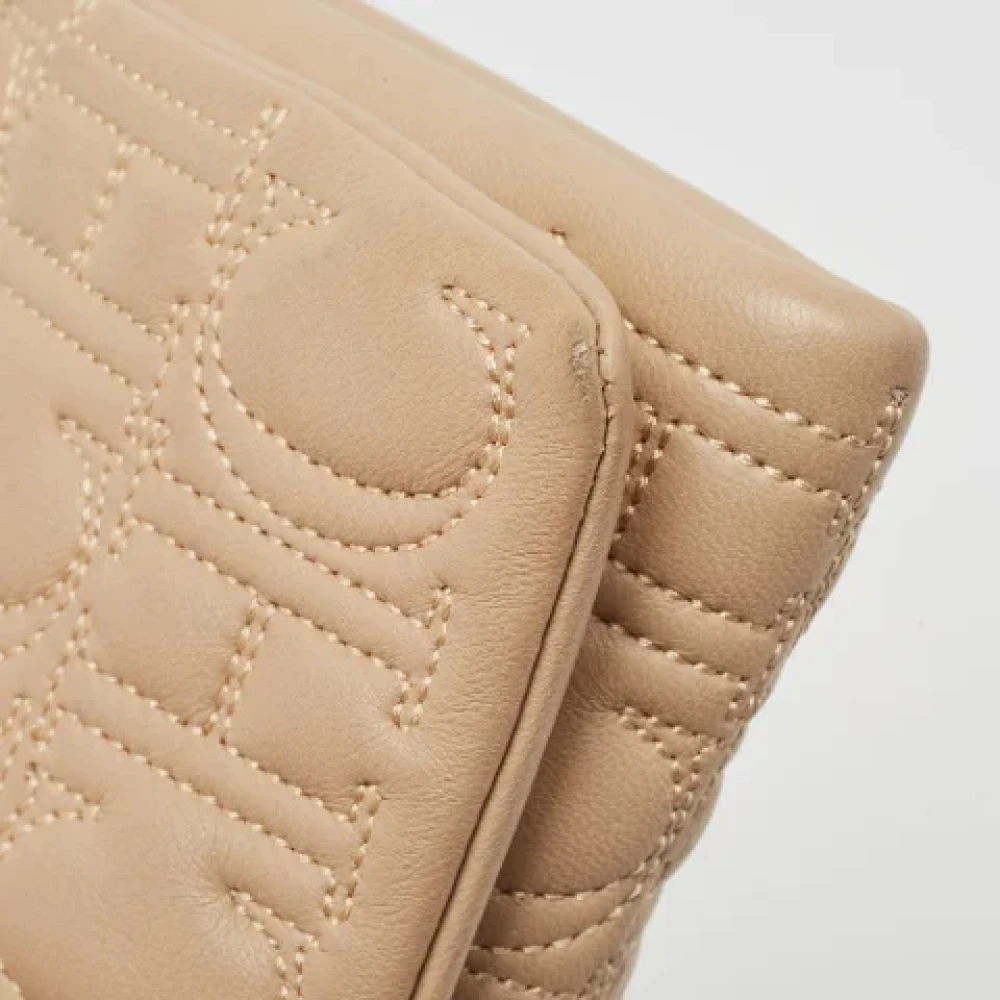 Carolina Herrera Pre-owned Leather clutches Beige Dames