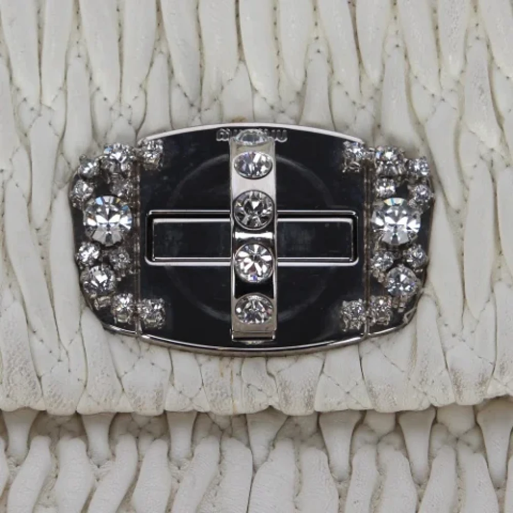 Miu Pre-owned Leather clutches White Dames