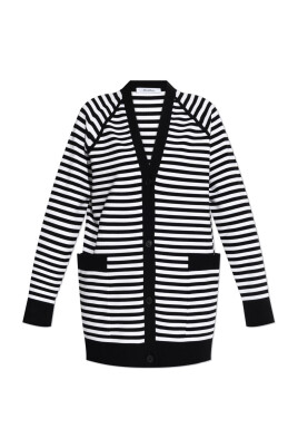 cardigan-kiss