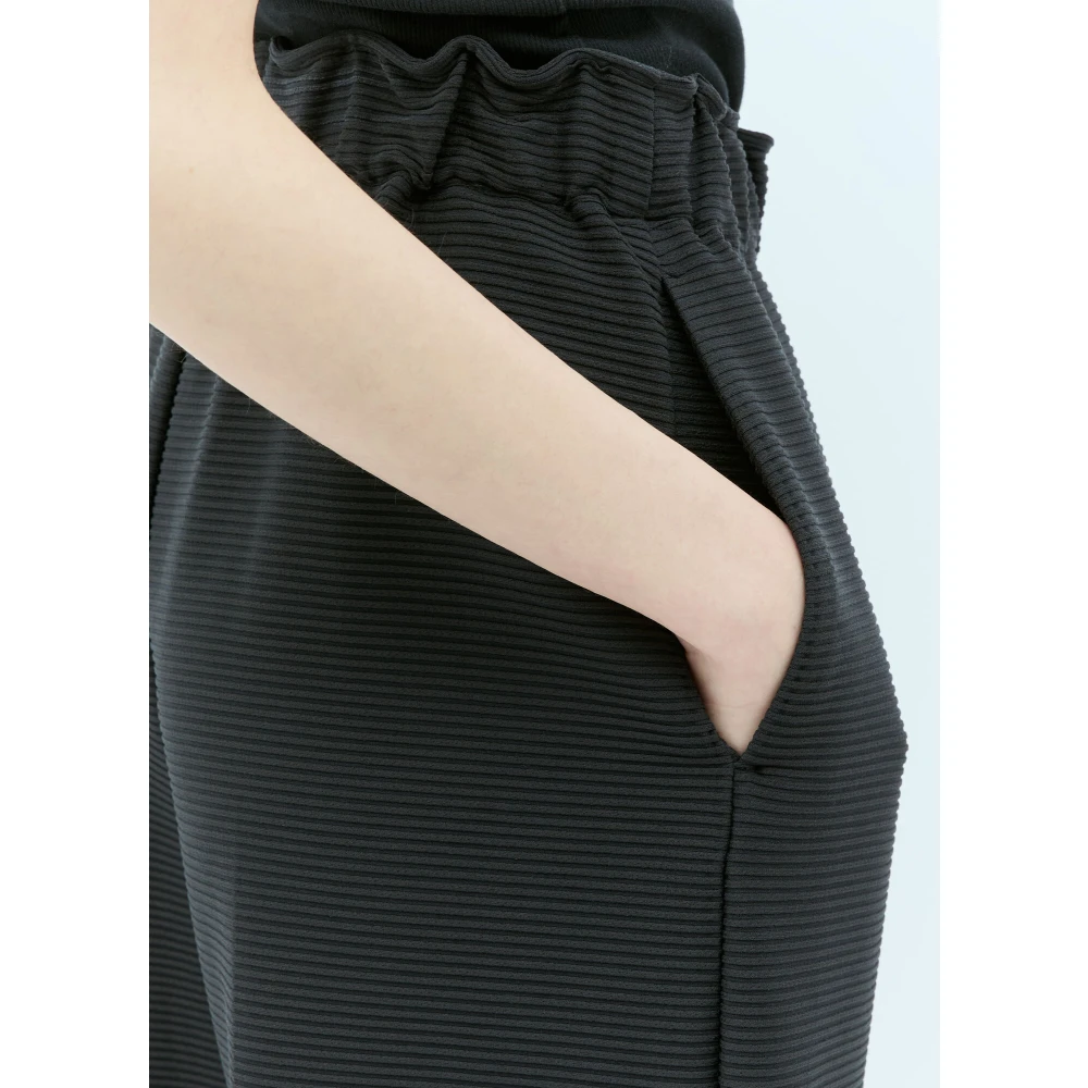 Issey Miyake Elastische Taille Geplooide Bermuda Shorts Black Dames