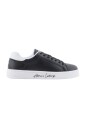 sneakers-blanches-materiau-revetu-semelle-en-caoutchouc