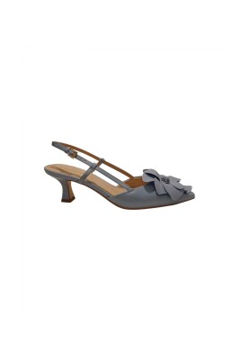 elegant-leather-sandals-with-floral-motif