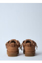 baskets-en-daim-a-lacets