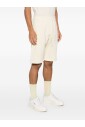 shorts-neutres-pour-un-look-elegant