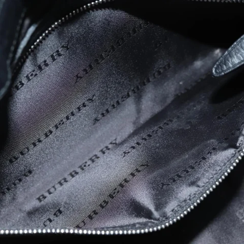 Burberry Vintage Pre-owned Nylon shoulder-bags Black Dames