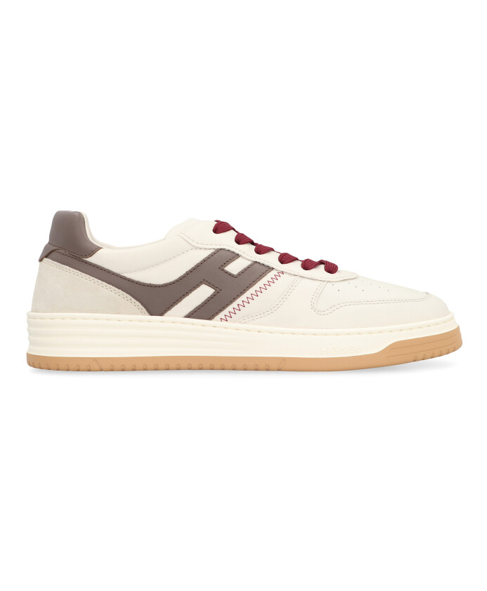 baskets-basses-en-cuir-avec-empiecements-en-daim