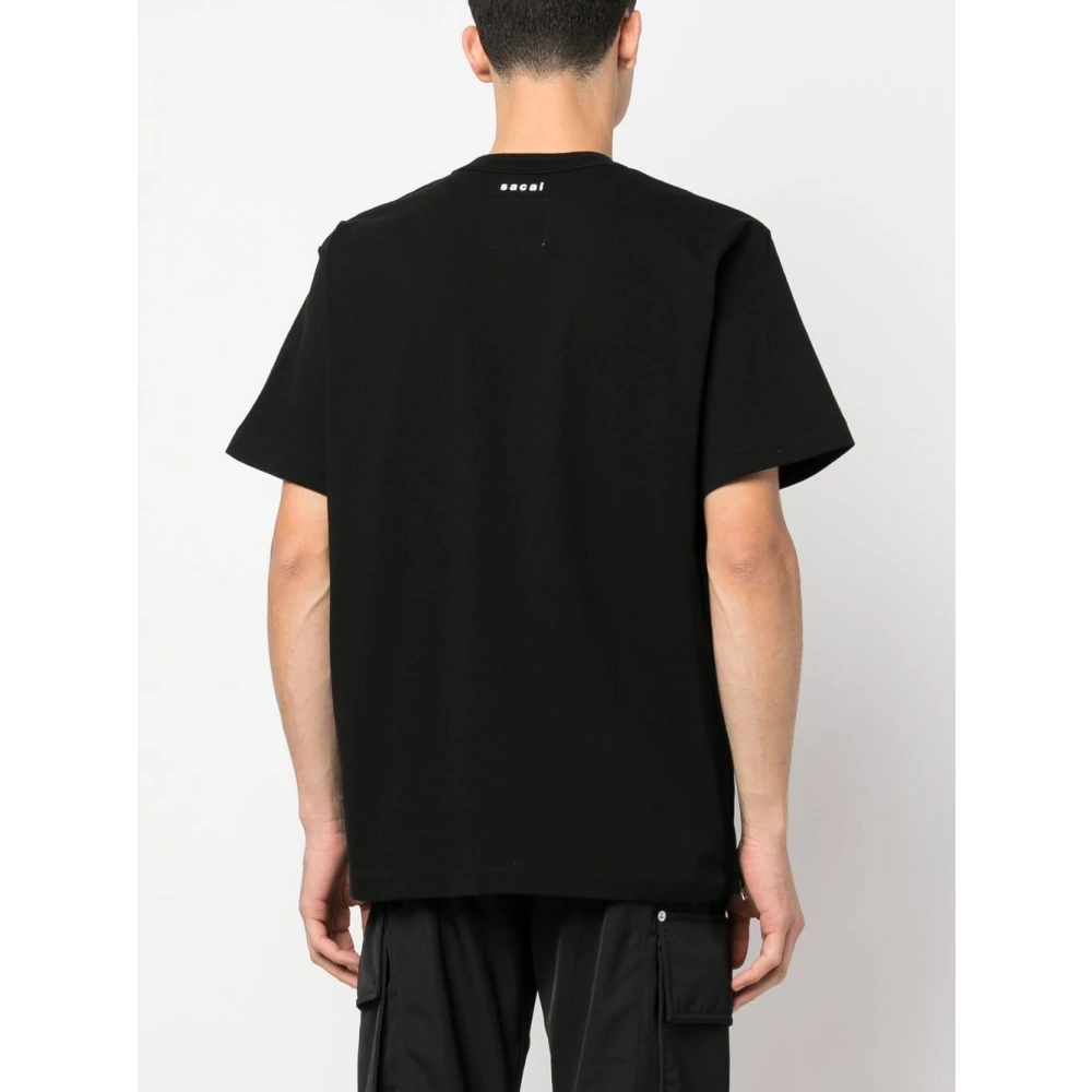 Sacai Zwart T-shirt met zijrits en logo print Black Heren