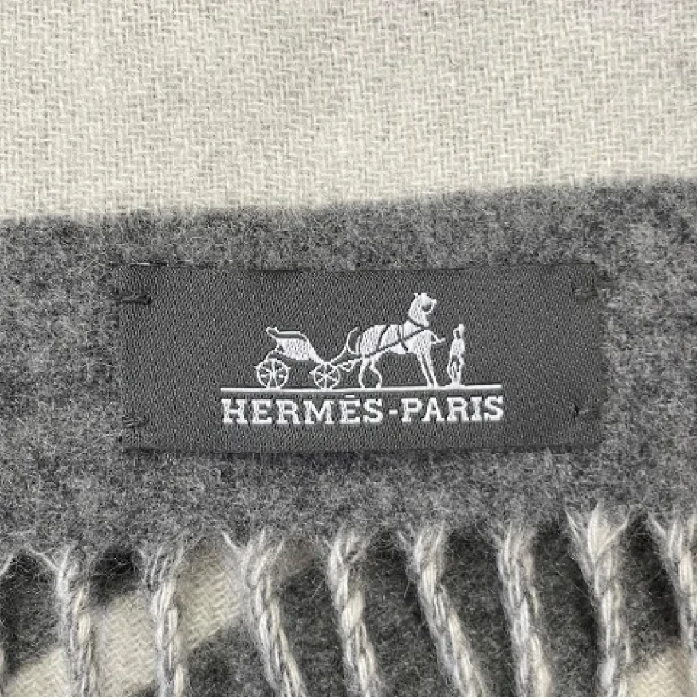 Hermès Vintage Pre-owned Cashmere scarves Beige Dames