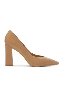 Bruna pumps för damer.Denna produkt är liten i storleken.