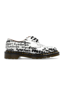 laced-shoes