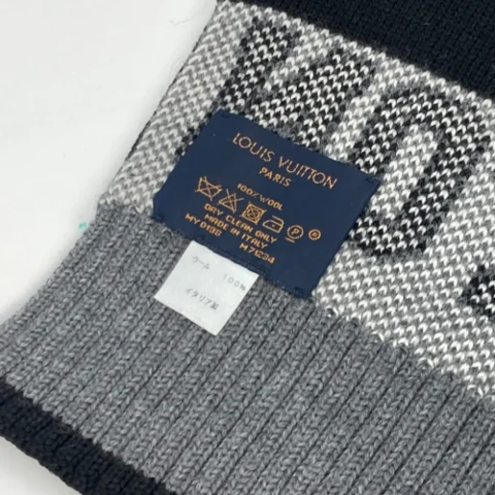 Louis Vuitton Vintage Pre-owned Wool scarves Black Heren