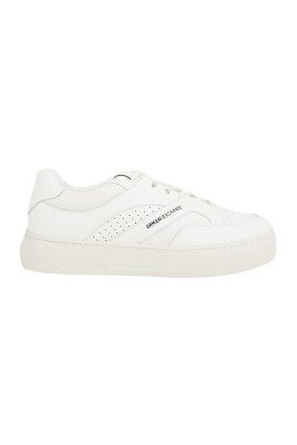 white-sneaker-stylish-model