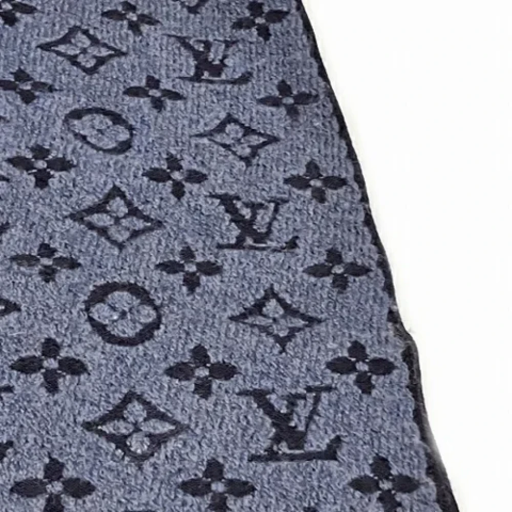 Louis Vuitton Vintage Pre-owned Wool scarves Gray Dames