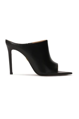 Svarta stiletto flip-flops med spetsig näsa