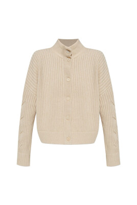 pull-beige-en-tricot-cable