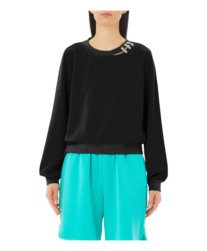 sweatshirt-closed