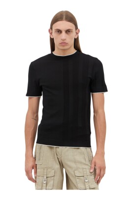 t-shirt-en-maille-a-rayures-et-col-rond