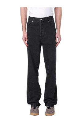 black-relaxed-fit-jeans