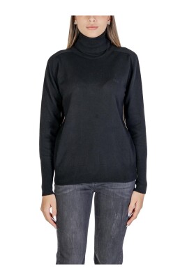 black-turtleneck-knitwear-for-women