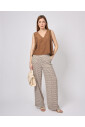 bruine-mouwloze-top-met-v-hals