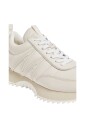 baskets-white-city-avec-accent-en-forme-de-m
