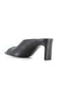 sandales-noires-en-cuir-avec-decoupe-en-v
