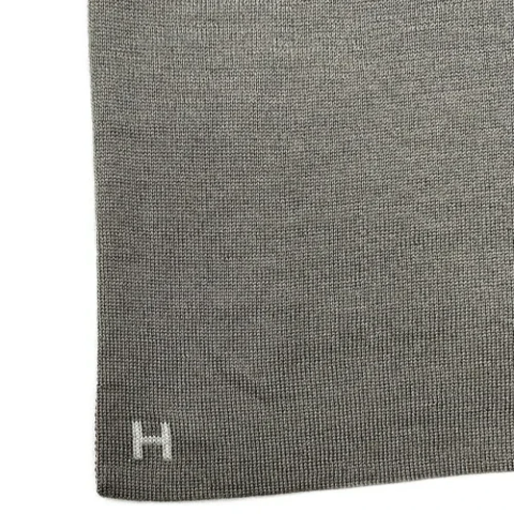 Hermès Vintage Pre-owned Wool scarves Gray Dames