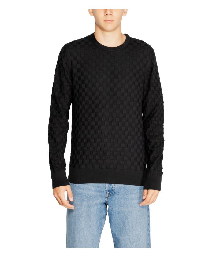 pull-noir-tricote-a-col-rond