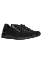 sneaker-noir-elegant-avec-details-vernis