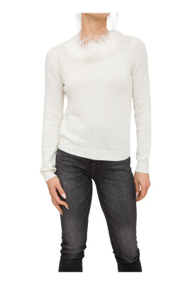 boatneck-top-with-white-feathers