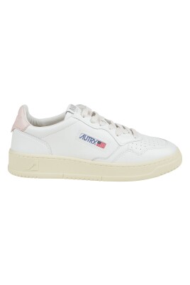 sneakers-en-cuir-blanc-avec-talon-rose