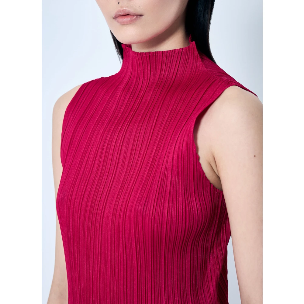 Issey Miyake Geplooide High-Neck Top Red Dames